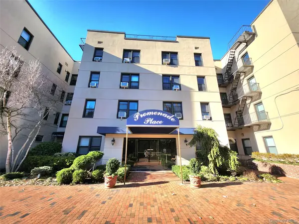 11 Wooleys Lane #2E, Great Neck, NY 11023