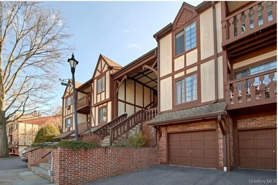 72 Foxwood Circle, Mount Kisco, NY 10549 - Image #1