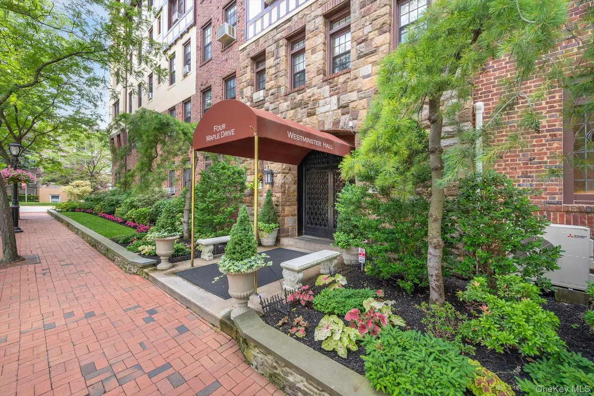 4 Maple Dr #1J, Great Neck, NY 11021 - #1