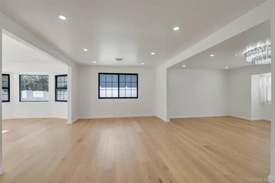 26 Roseanne Drive, Woodbury, NY 11797 - Image #3