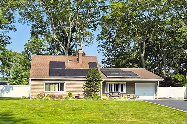 1039 Sipp Avenue, Medford, NY 11763