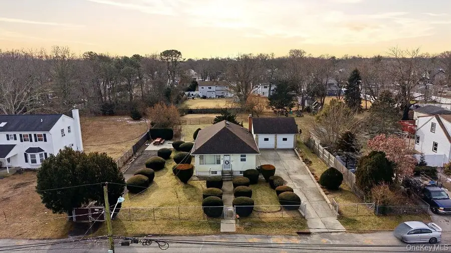 92 Apple Street, Brentwood, NY 11717 - Image #2