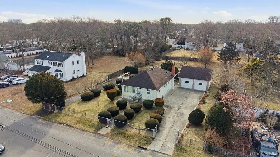 92 Apple Street, Brentwood, NY 11717 - Image #3