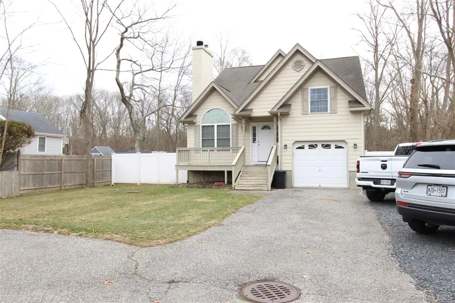 275 Railroad Avenue, Center Moriches, NY 11934 - Image #2