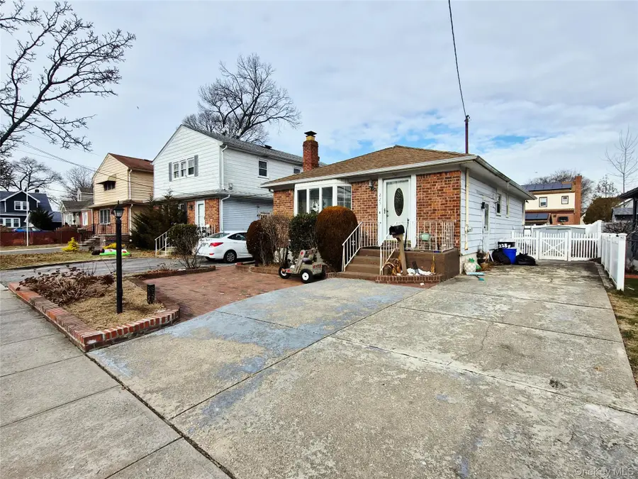 225 E Mineola Avenue, Valley Stream, NY 11580 - Image #3