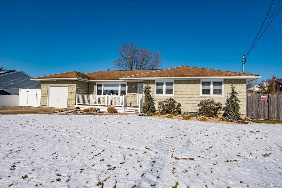 221 Young Street, West Babylon, NY 11704 - #2