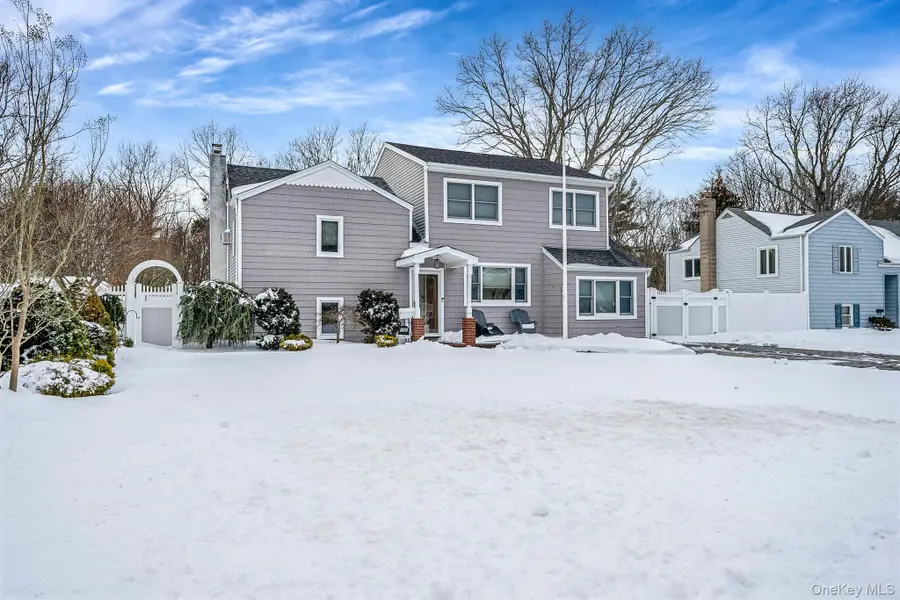 132 Gladstone Avenue, West Islip, NY 11795 - #2