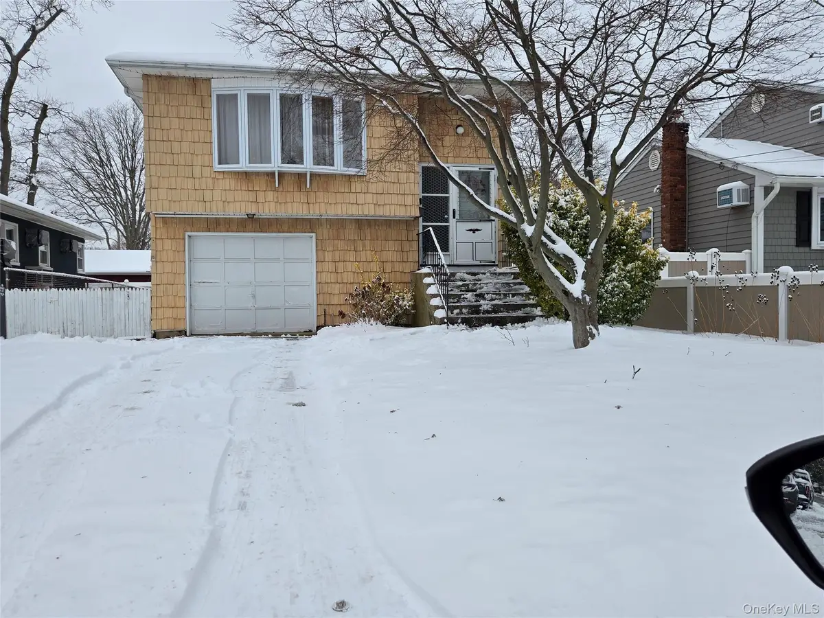 715 Mccall Avenue, West Islip, NY 11795 - Image #1