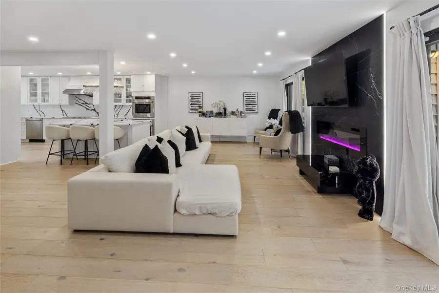 24 Chestnut Lane, Woodbury, NY 11797 - Image #3