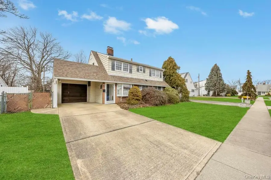 10 Grape Lane, Hicksville, NY 11801 - Image #2