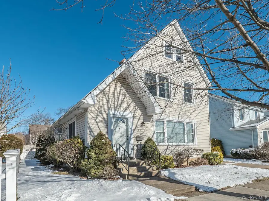 25 Princeton Street, Williston Park, NY 11596 - Image #2