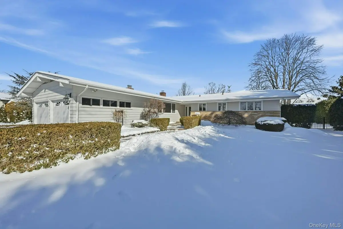 205 Oak Neck Lane, West Islip, NY 11795 - Image #1