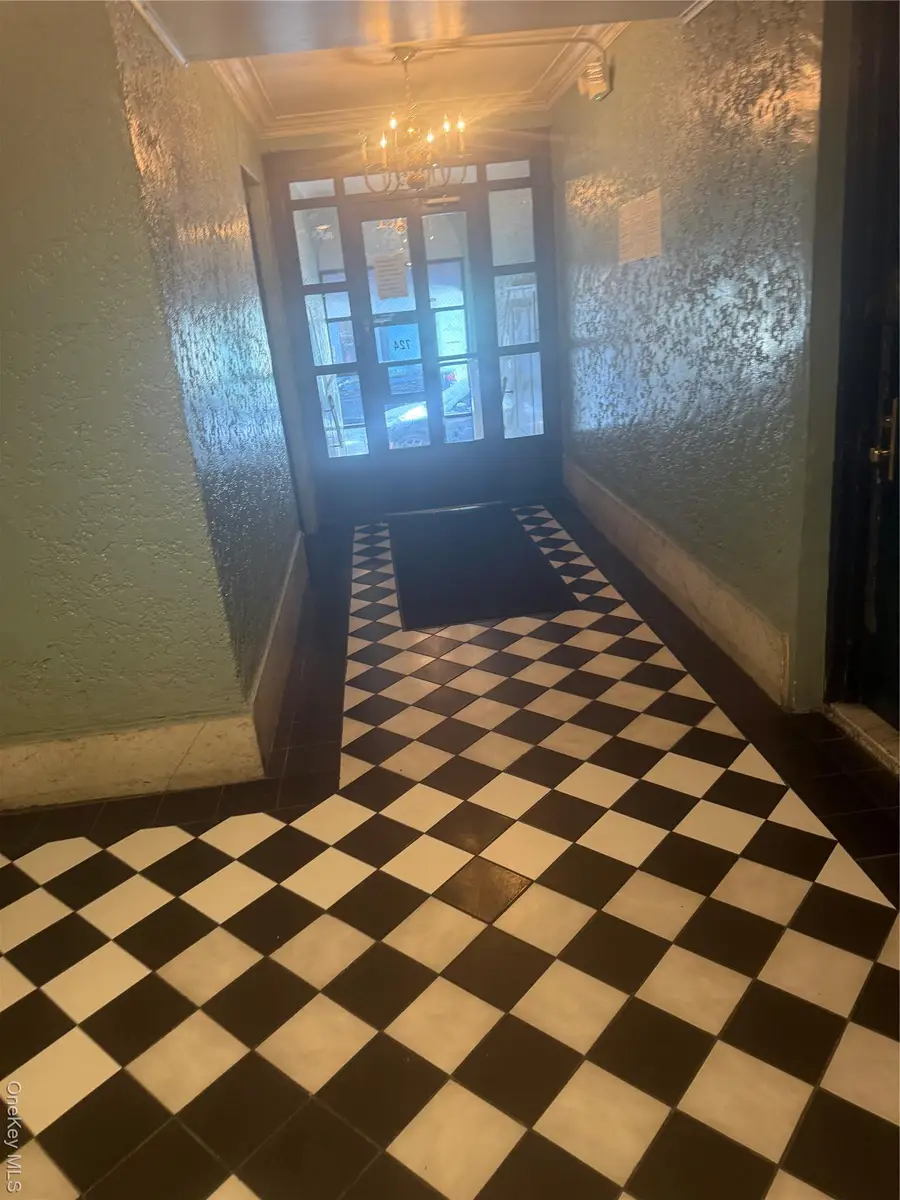 724 E 216 Street #2C, Bronx, NY 10467 - Image #3