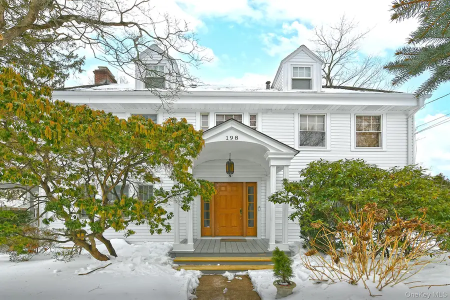 198 Warner Avenue, Roslyn Heights, NY 11577 - #2