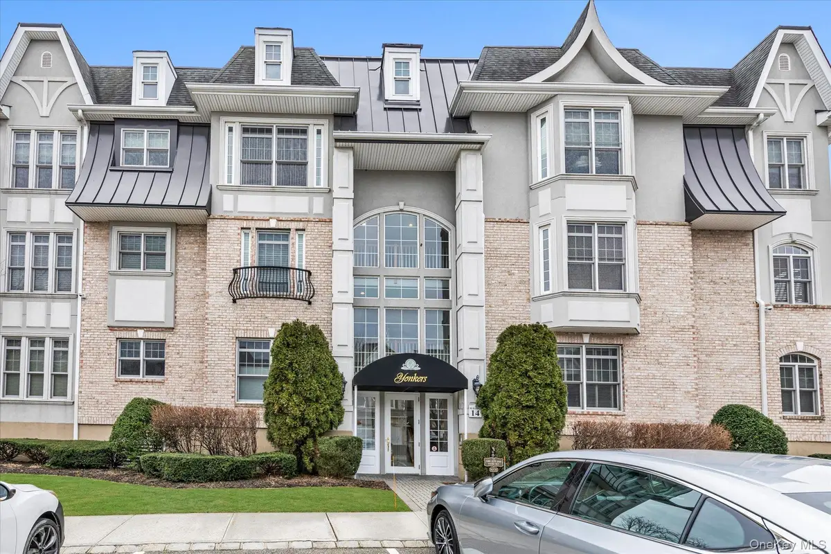 568 Pacing Way #568, Westbury, NY 11590 - Image #1