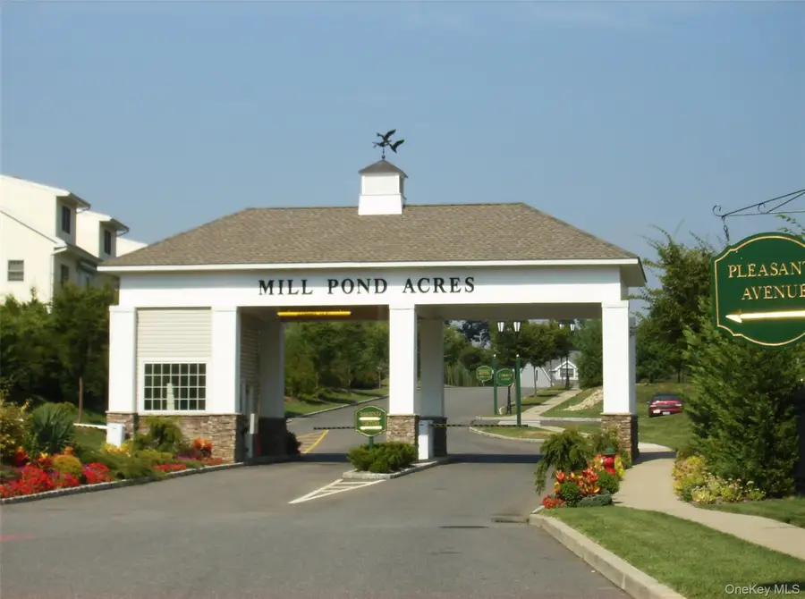 229 Miro Place #422, Port Washington, NY 11050 - Image #2