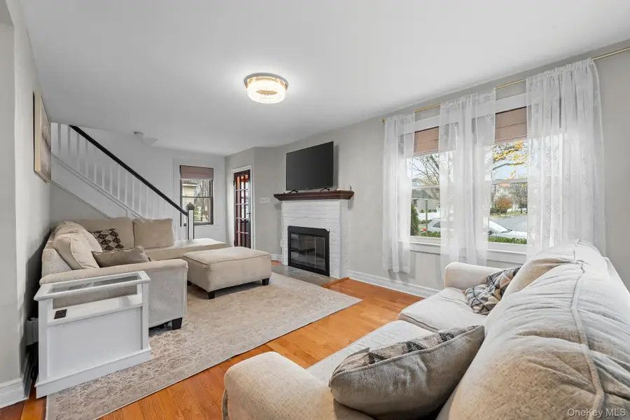 42 Driving Park Avenue, Lynbrook, NY 11563 - Image #3