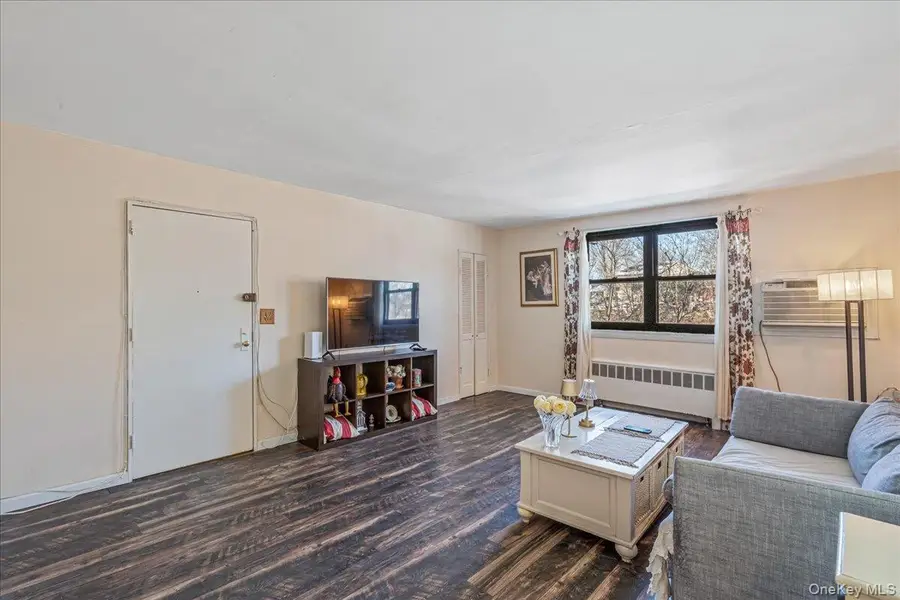 242-68 Horace Harding Expressway #upper, Douglaston, NY 11362 - Image #3