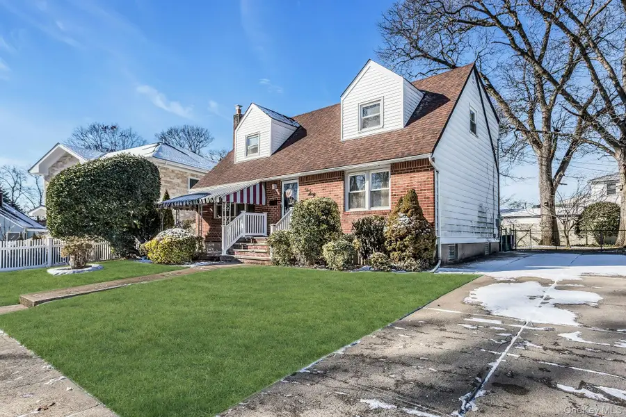 562 Arcadian Avenue, Valley Stream, NY 11580 - Image #2