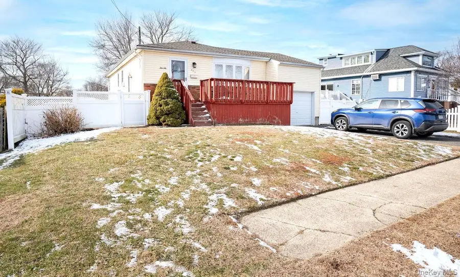 385 Beacon Avenue, Lindenhurst, NY 11757 - Image #2