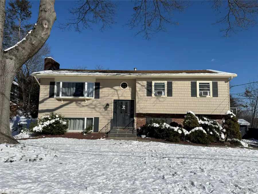 135 Standish Drive, Pearl River, NY 10965 - Image #2