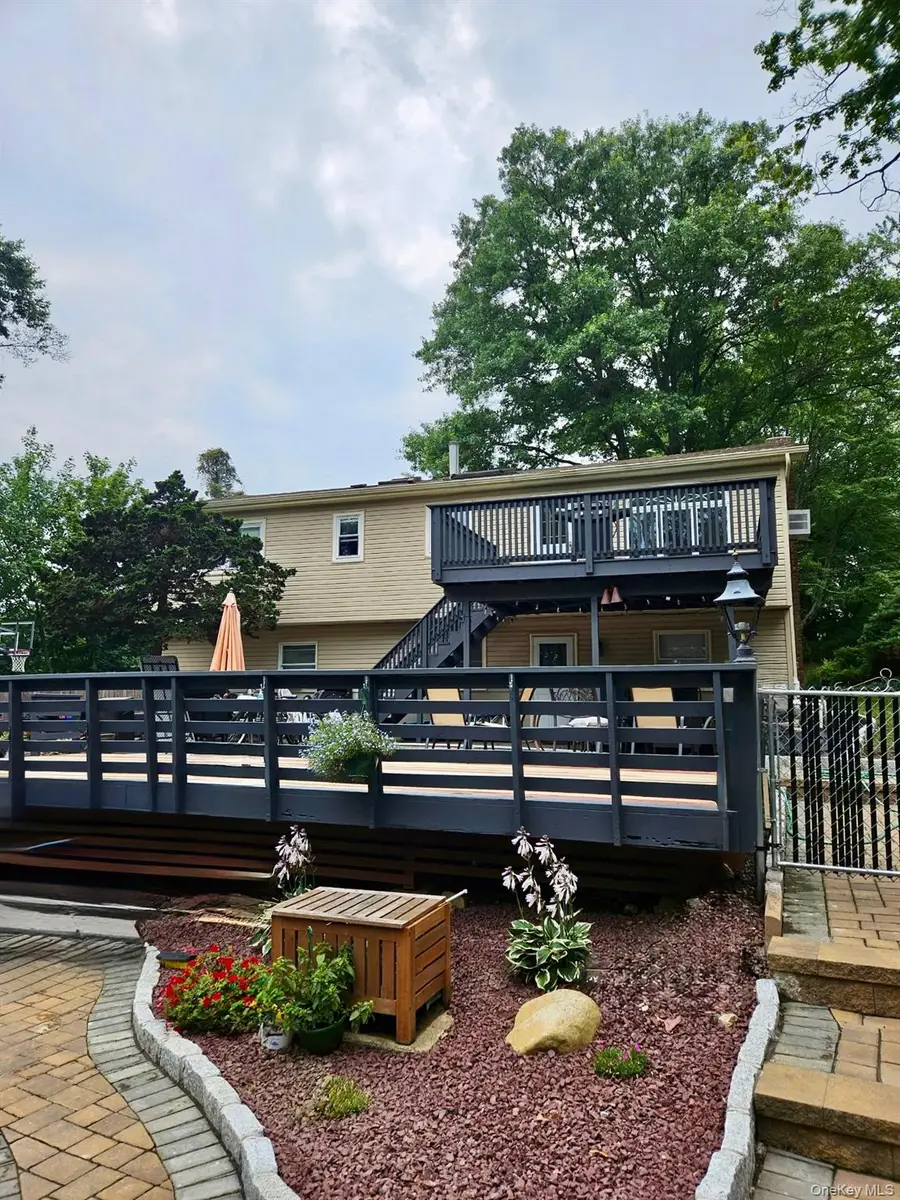 135 Standish Drive, Pearl River, NY 10965 - Image #3