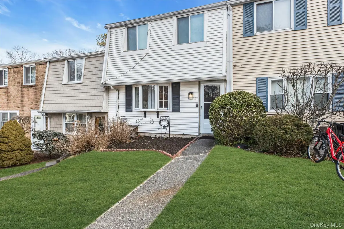 117 Hill Spur, Calverton, NY 11933 - Image #1