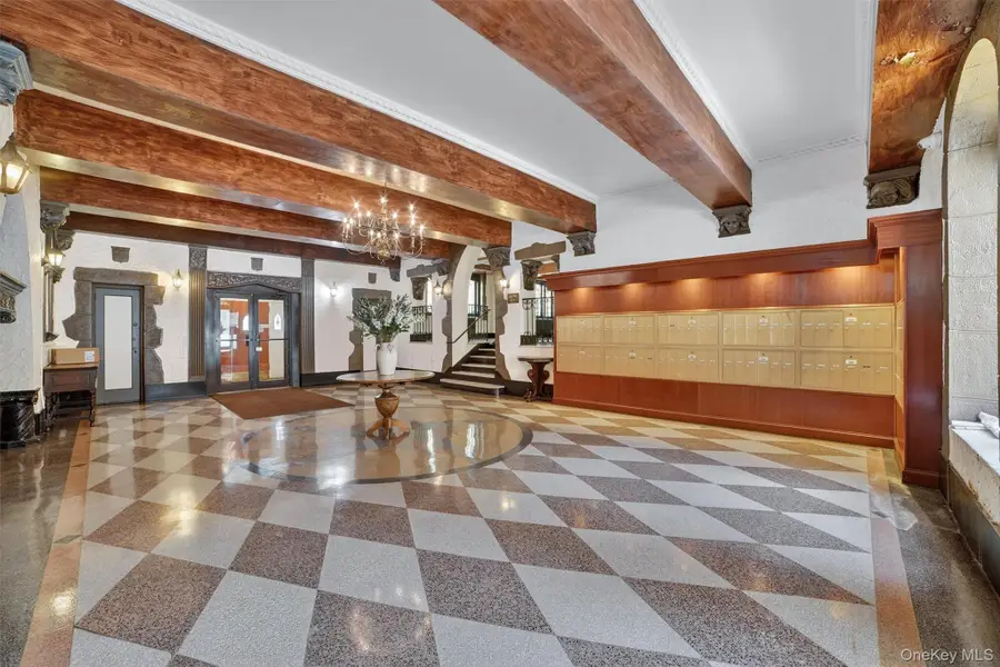 10 Nosband Avenue #6M, White Plains, NY 10605 - #2