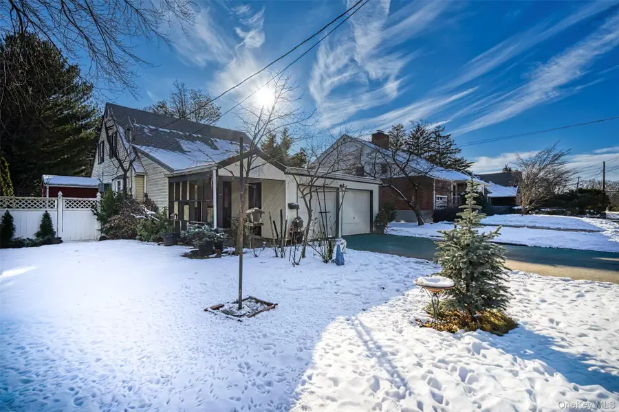 524 Livingston Street, Westbury, NY 11590 - Image #2