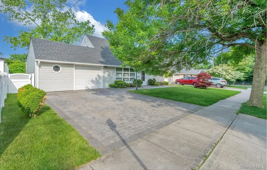 6 Arizona Avenue, Syosset, NY 11791 - Image #3