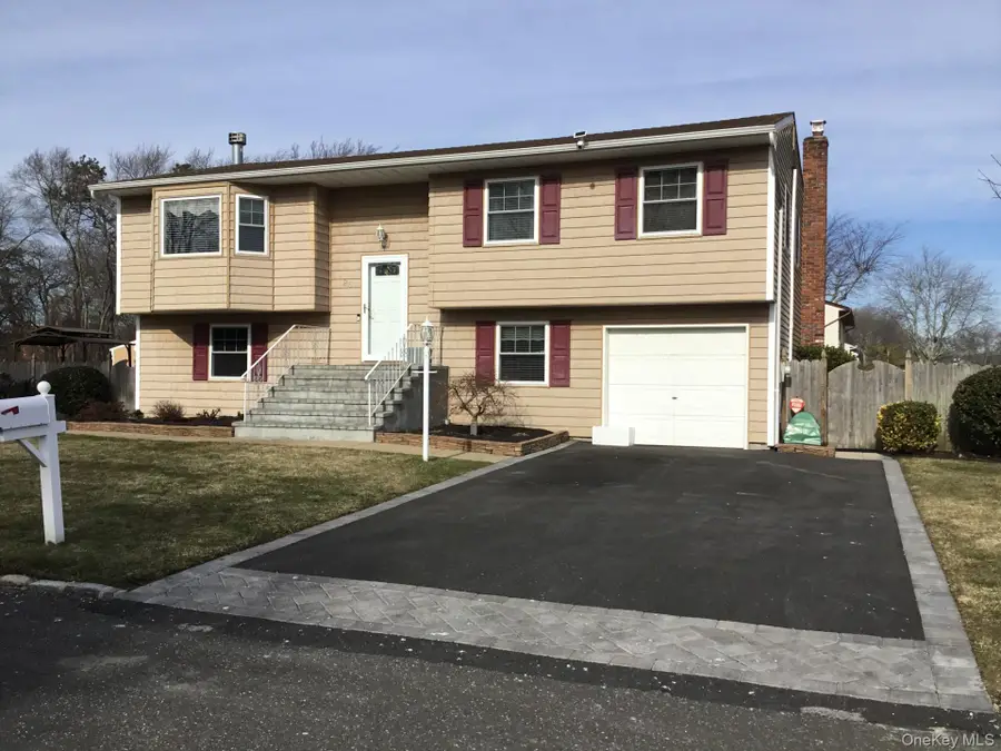 26 Charles Circle, Islip, NY 11751 - Image #3