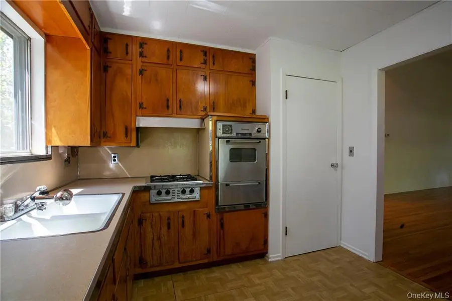 72 Park Ave Terrace, Yonkers, NY 10703 - Image #3