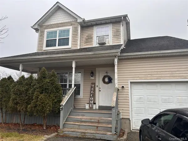 194 E Parkview Drive, Shirley, NY 11967