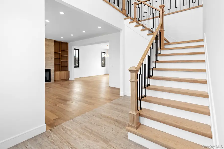 24 Midway Street, Babylon, NY 11702 - #3