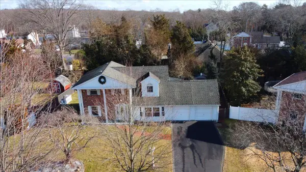 5 Mary Lu Drive, Holtsville, NY 11742