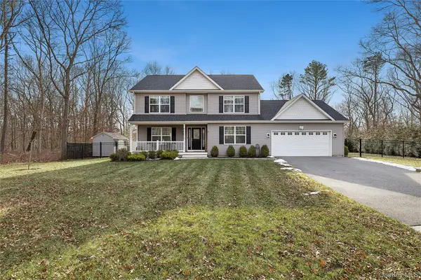 3 Lincoln Avenue, Manorville, NY 11949