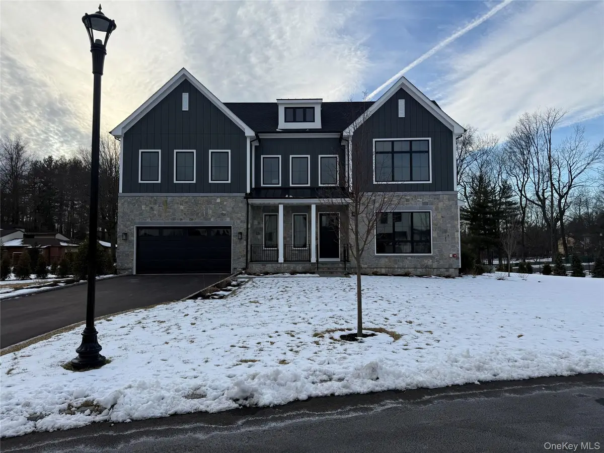 9 Sequoia Circle, Manhasset, NY 11030 - Image #1