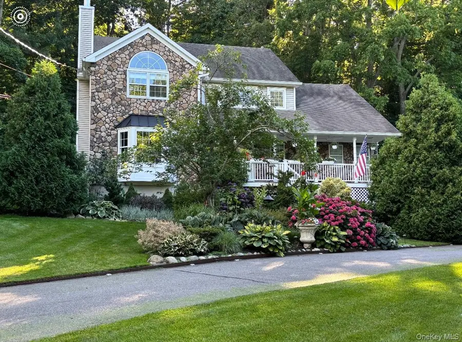 6 Sandy Hollow Road, Centerport, NY 11721 - #2