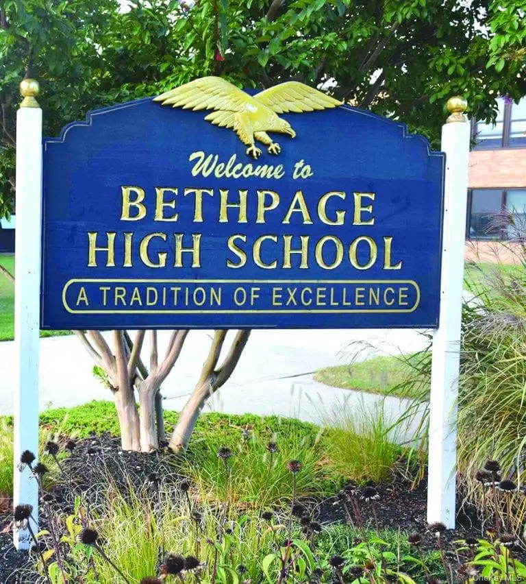 101 Spruce Avenue, Bethpage, NY 11714 - Image #3