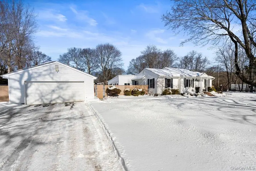 105 Greenport Avenue, Medford, NY 11763 - Image #2