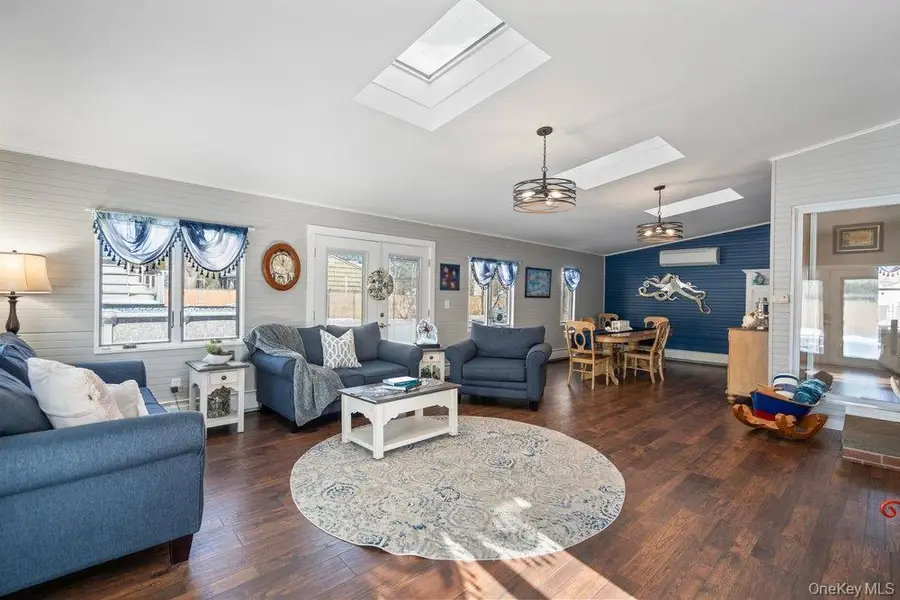 105 Greenport Avenue, Medford, NY 11763 - Image #3