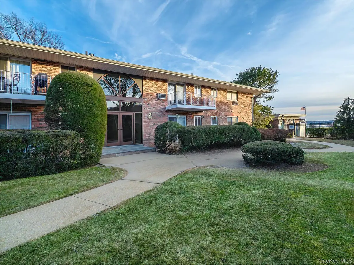 1 Toms Point Lane #6 i, Port Washington, NY 11050 - Image #1