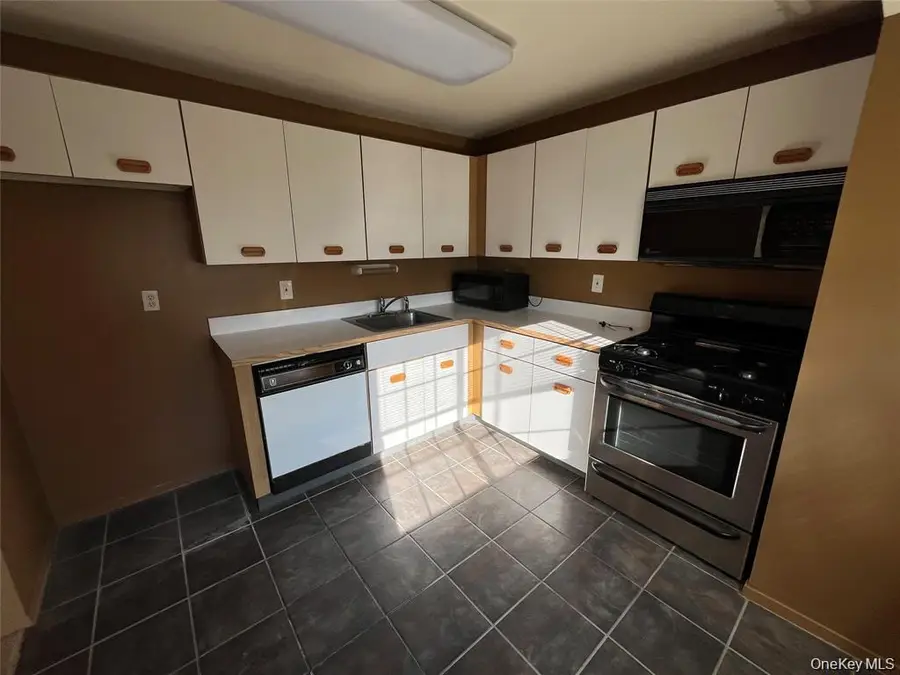 45 Newbrook Lane #45, Bay Shore, NY 11706 - #3