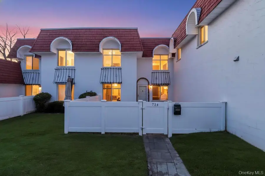 754 Blue Ridge Drive, Medford, NY 11763 - Image #2