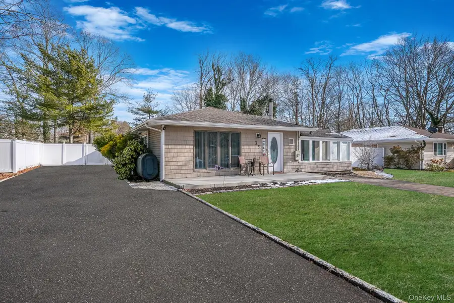35 Strafford Street, Mastic, NY 11950 - Image #3