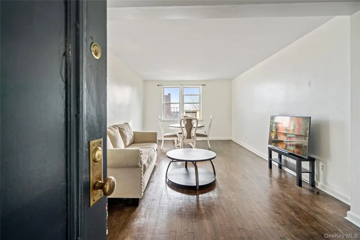 24 Mulford Place #4B, Hempstead, NY 11550 - #1