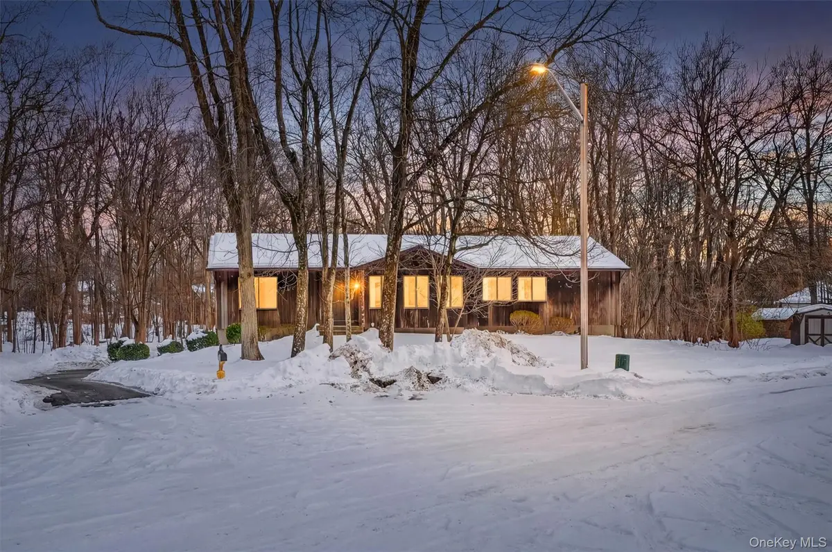 6 Pelham Court, Nanuet, NY 10954 - #1