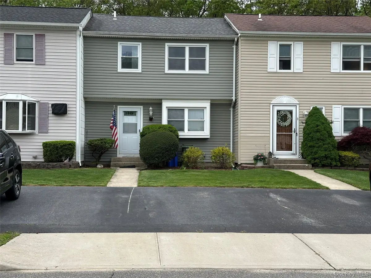 10 Shiloh Court, Coram, NY 11727 - Image #1