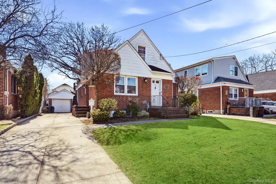 64 W Fenimore Street, Valley Stream, NY 11580 - #3