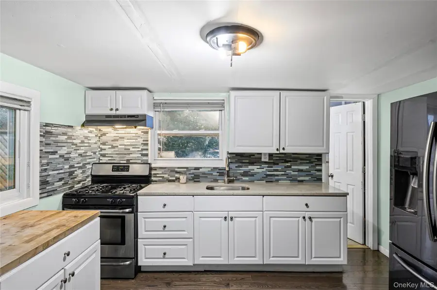 136 N Delaware Avenue, Lindenhurst, NY 11757 - #3